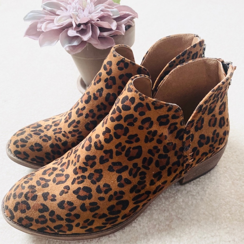JG Animal Print Booties 7 M Year Round